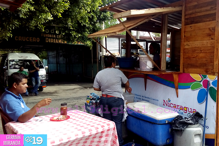 Comerciantes de la UCA satisfechos con nuevos quioscos